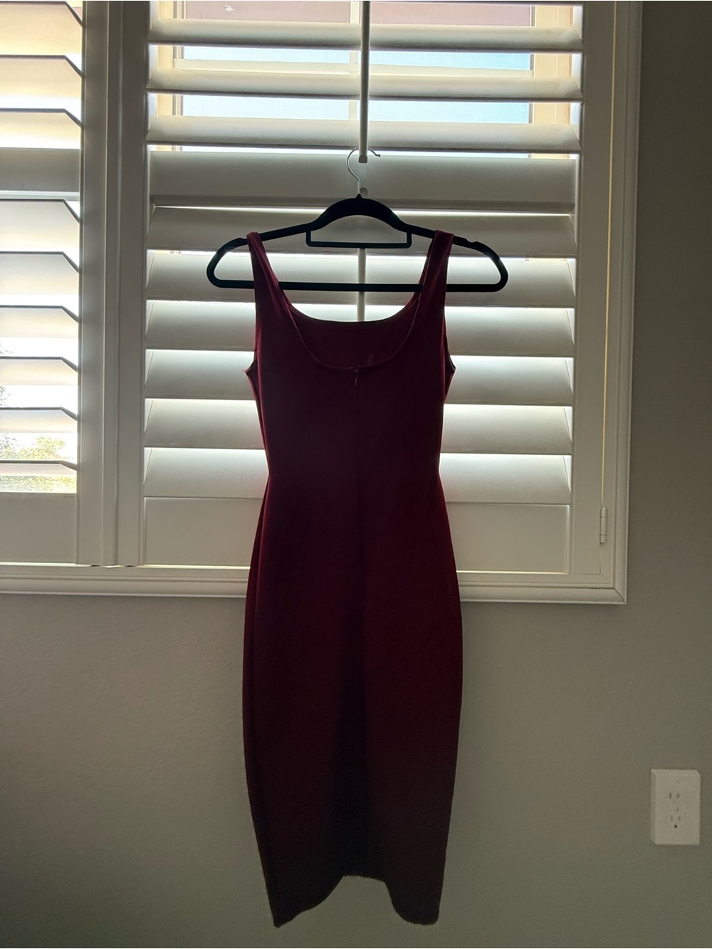 Sleeveless Scoop Neck Bodycon Dress in Burgundy